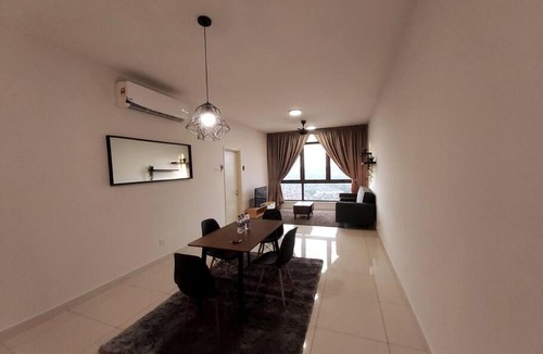 Seri Kembangan Apartment | WOW! 300 Mbps Wi-Fi Self-checkin^4-7 pax^ 3R2B*