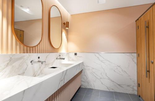 Arnavutkoy Hotel | YOTELAIR Istanbul Airport, Duty free - International Transit area