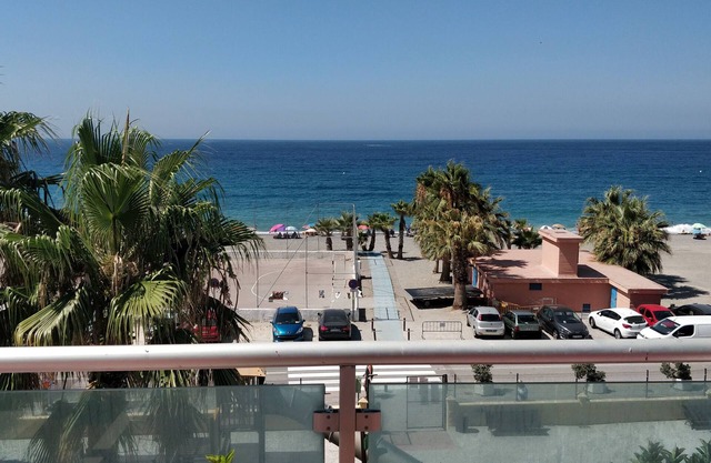 Apt Poniente - First line beach with terrace in La Herradura
