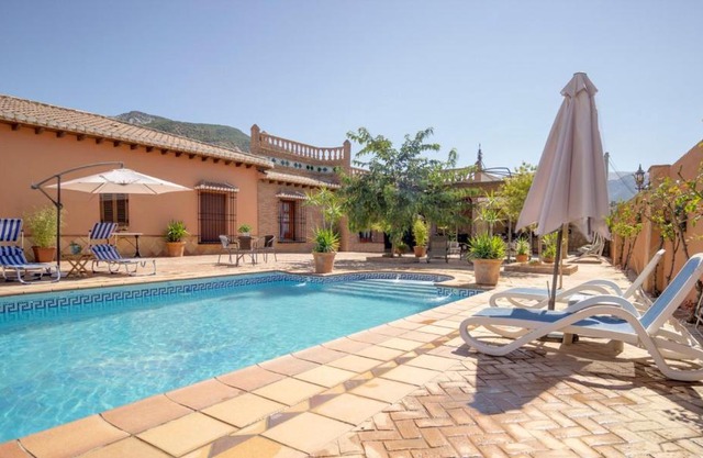 Charming Villa in Padul with Private Pool Open 01/04-01/10