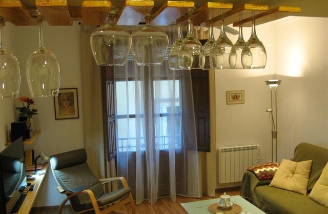 In the historical center. New apartment with garage-WIFI