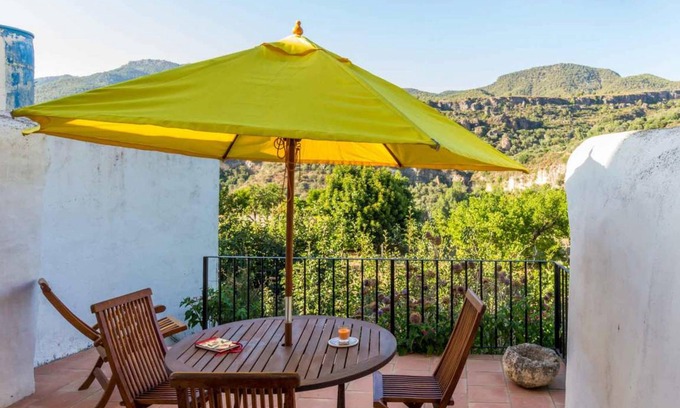 Albunuelas House | 104 m² House ∙ 3 bedrooms ∙ 6 guests