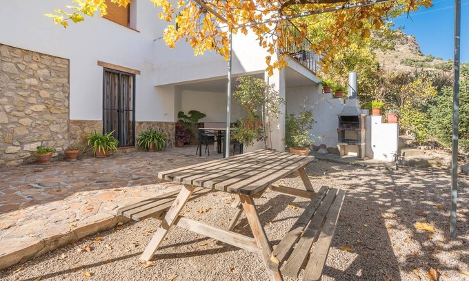Castril House | 110 m² House ∙ 3 bedrooms ∙ 7 guests