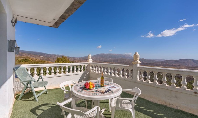 Yegen House | 120 m² House ∙ 4 bedrooms ∙ 6 guests