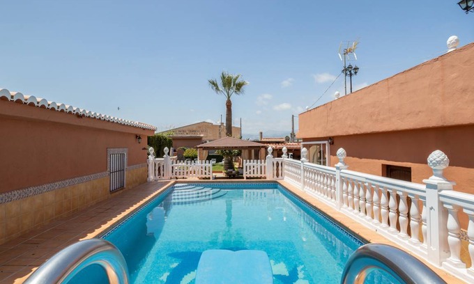 Motril Villa | 150 m² Villa ∙ 3 bedrooms ∙ 9 guests