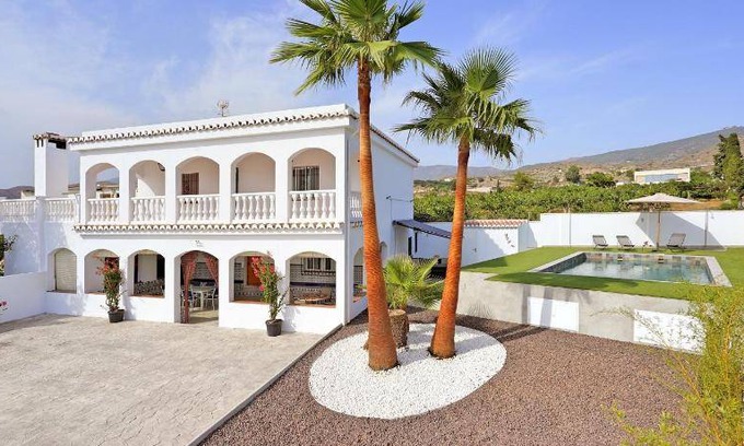 Motril House | 180 m² House ∙ 5 bedrooms ∙ 10 guests