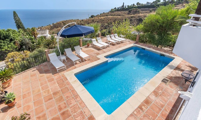 Salobrena Villa | 260 m² Villa ∙ 4 bedrooms ∙ 8 guests