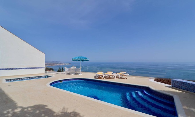 Salobrena Villa | 260 m² Villa ∙ 4 bedrooms ∙ 8 guests
