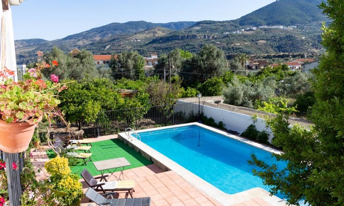 Beznar Cottage | 268 m² Cabin ∙ 6 bedrooms ∙ 12 guests