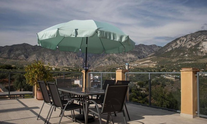 Durcal House | 322 m² House ∙ 6 bedrooms ∙ 14 guests