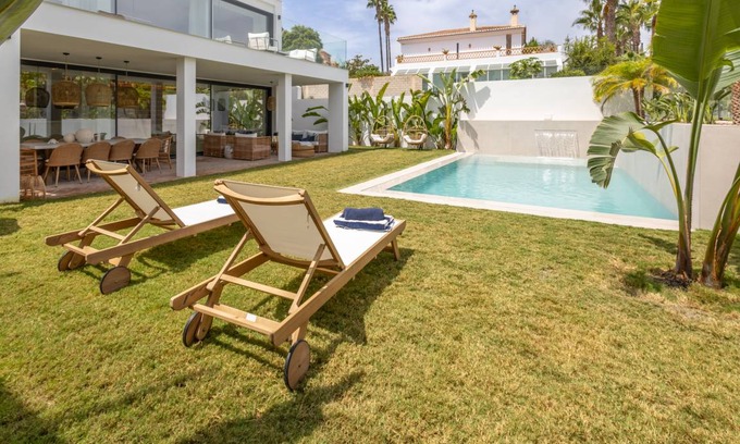 Motril Villa | 322 m² Villa ∙ 5 bedrooms ∙ 7 guests