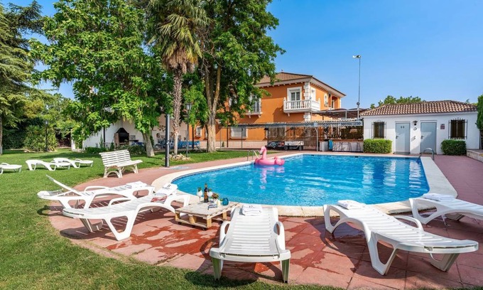 Loja House | 350 m² House ∙ 6 bedrooms ∙ 12 guests