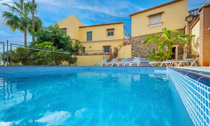 Almunecar Villa | 350 m² Villa ∙ 6 bedrooms ∙ 11 guests