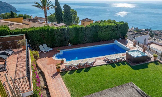 Velilla-Taramay Villa | 390 m² Villa ∙ 8 bedrooms ∙ 16 guests