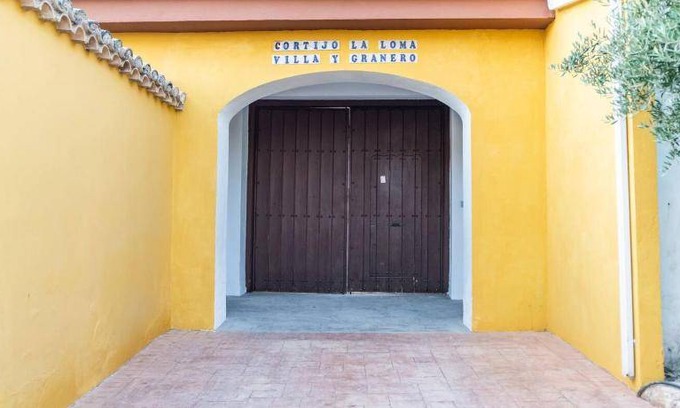 Illora House | 400 m² House ∙ 3 bedrooms ∙ 10 guests