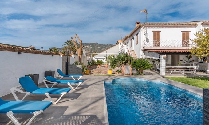 Durcal House | 400 m² House ∙ 7 bedrooms ∙ 14 guests