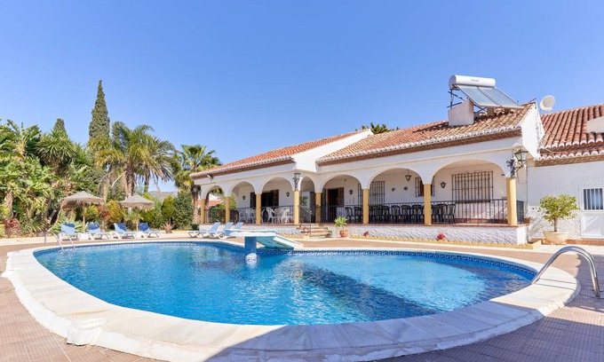 Motril House | 400 m² House ∙ 8 bedrooms ∙ 26 guests
