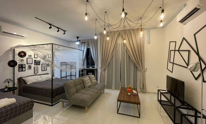 Taman Equine House | 450 m² House ∙ 4 guests