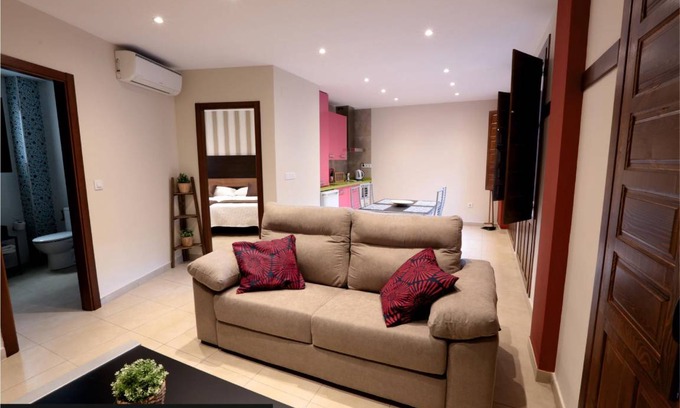 Central District Apartment | 75 m² Apartment ∙ 10 guests