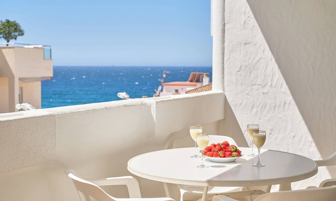 La Herradura Apartment | Apartment 'Mediterraneo' with Sea View, Wi-Fi and Air Conditioning