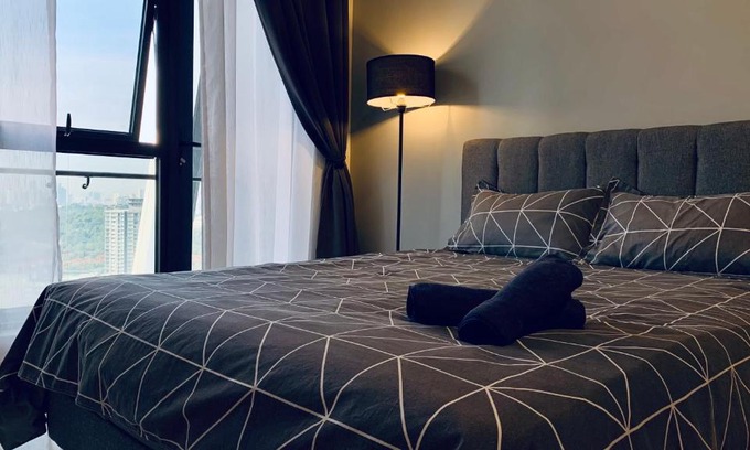 Kuala Lumpur Apartment | Arte Mont Kiara Romantic 2pax Smart Tv wifi AsHome