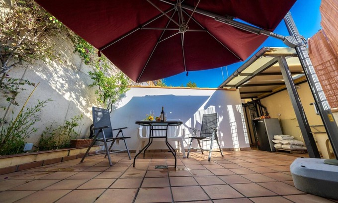 Genil Apartment | 'Central Apartment Granada' with Shared Terrace, Wi-Fi and Air Conditioning