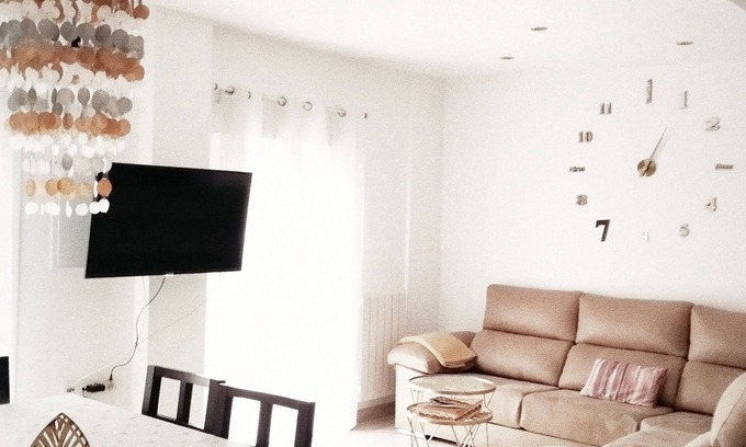 Granada City Center Condo | Central apartment in a quiet area, free parking, wifi, 10minute from cathedral