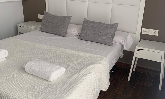 Centro - Sagrario Apartment | Centrally located, with free car park and patio