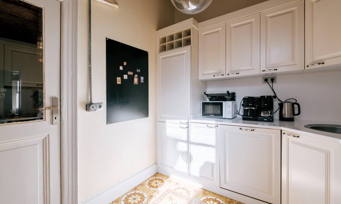 Galata Apartment | Charming Flat w 8 min to Galata Tower in Beyoglu