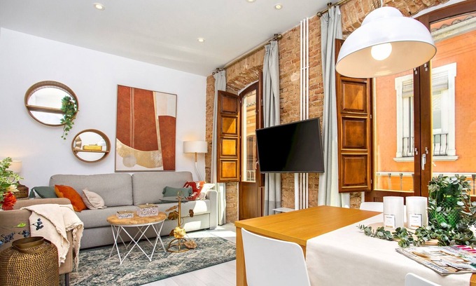 Central District Apartment | Charming studio near the Cathedral. Zacatin 302