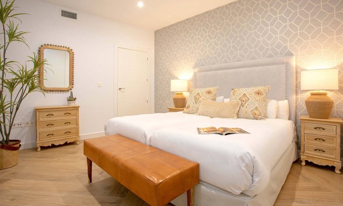 Granada City Center Apartment | Exclusive Apartment in City Center. Capiteles