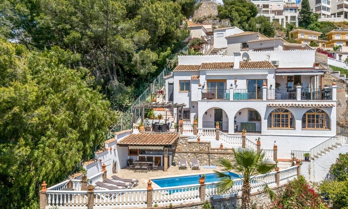 Velilla-Taramay Villa | Exclusive Villa with Panoramic Views and Private Pool