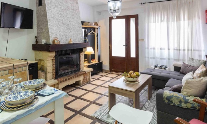 Niguelas Cottage | Family house with three rooms, fireplace - terrace