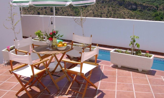 Albunuelas Apartment | House in quiet village near Granada
