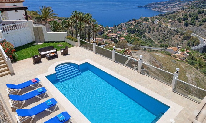 Almunecar Villa | Lovely 3 bedroom villa with private pool and lovely views