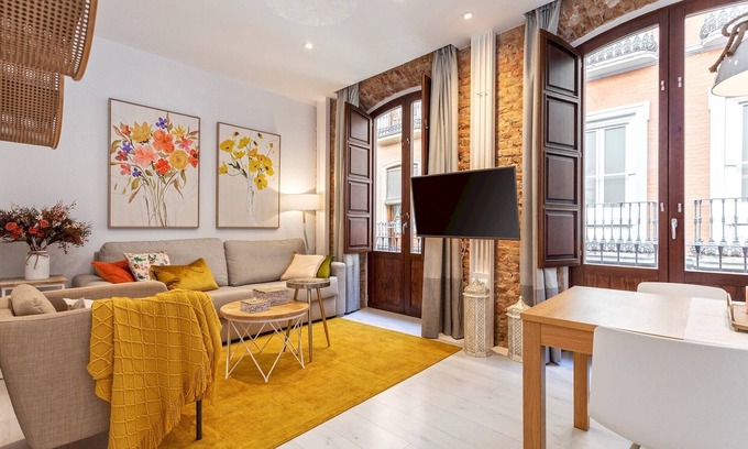 Central District Apartment | Lovely studio near the Cathedral. Zacatin 102