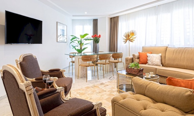 Central District Apartment | Magnificent 3 bedrooms apartment in the heart of Granada. Isabel la Catolica I