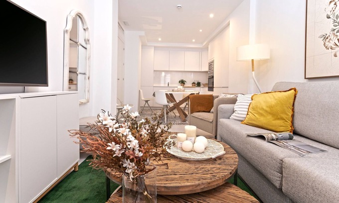 Central District Apartment | Pretty two-bedroom apartment near the Cathedral. Zacatin 203