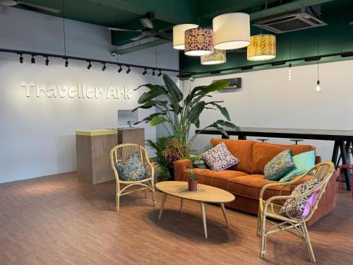 Chinatown Hostel | Traveller Ark Hotel and Bunks