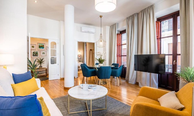 Central District Apartment | tuGuest Isabel la Catolica Apartment