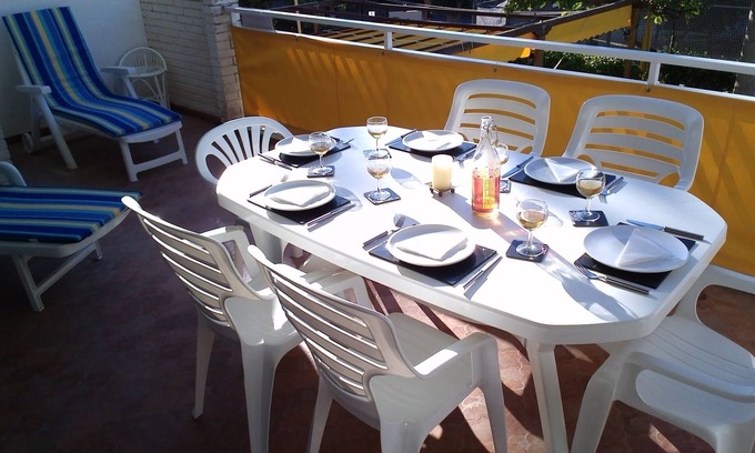 La Herradura Apartment | Within walking distance of the beautiful horse shoe bay of La Herradura