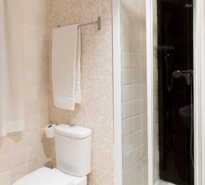 Photo of Bathroom in Central District