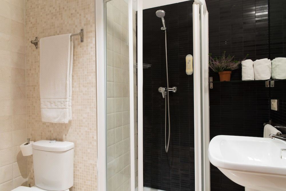 Photo of Bathroom in Central District