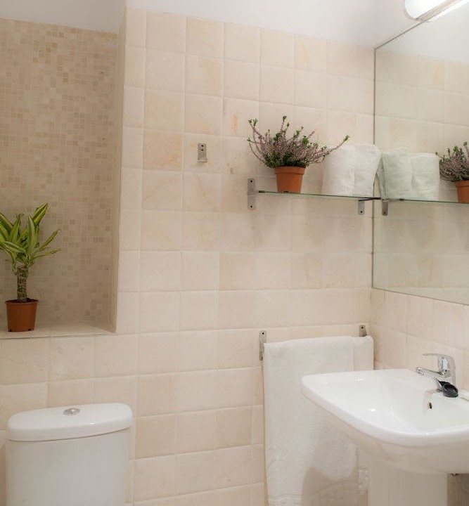 Photo of Bathroom in Central District