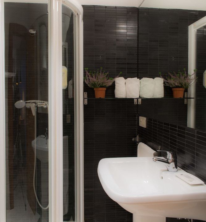 Photo of Bathroom in Central District