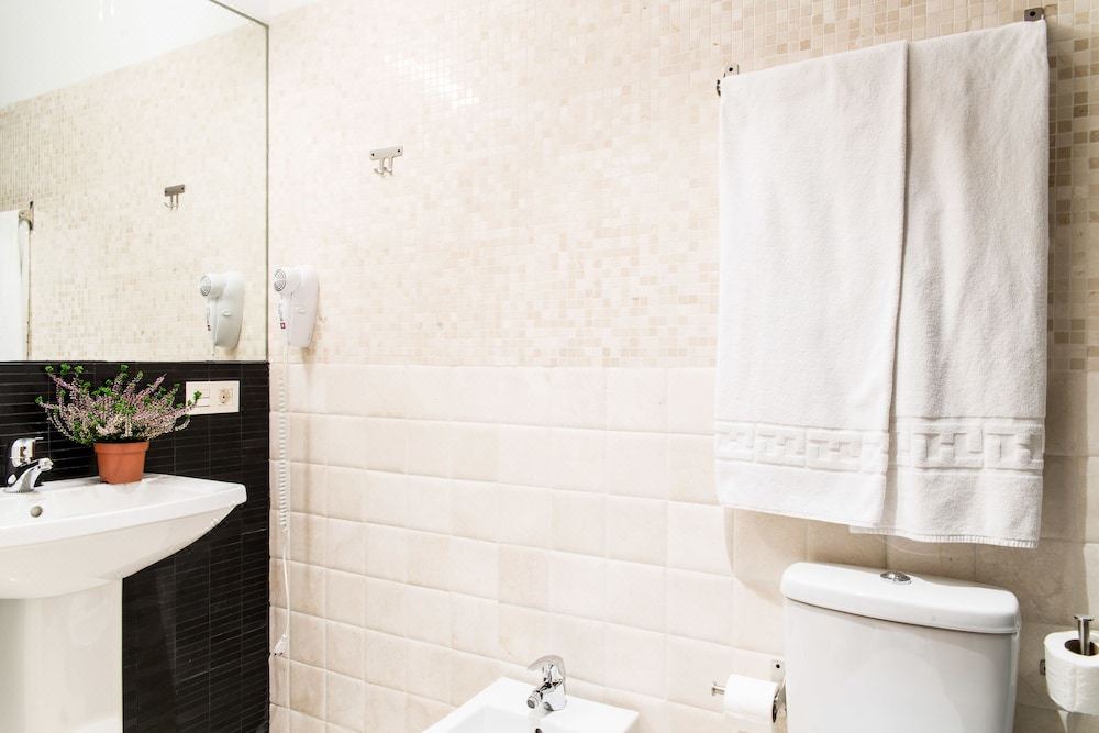 Photo of Bathroom in Central District