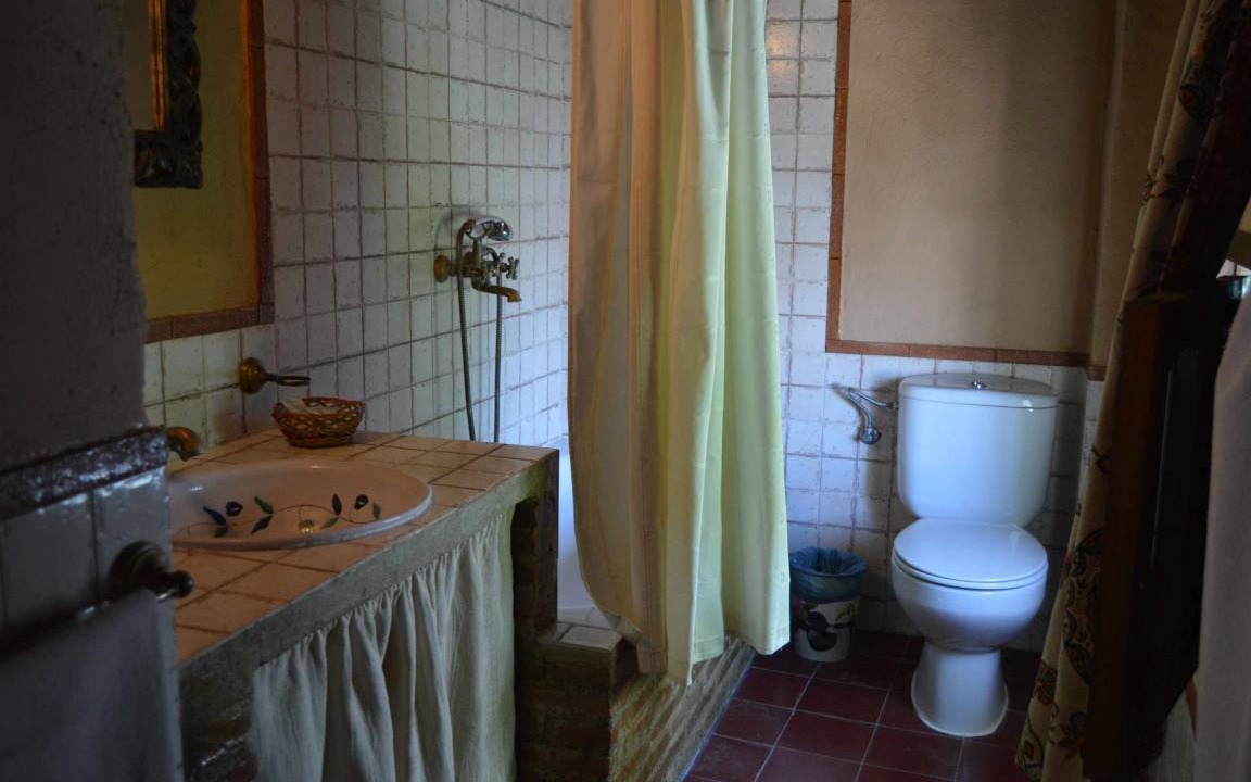 Photo of Bathroom in Algarinejo