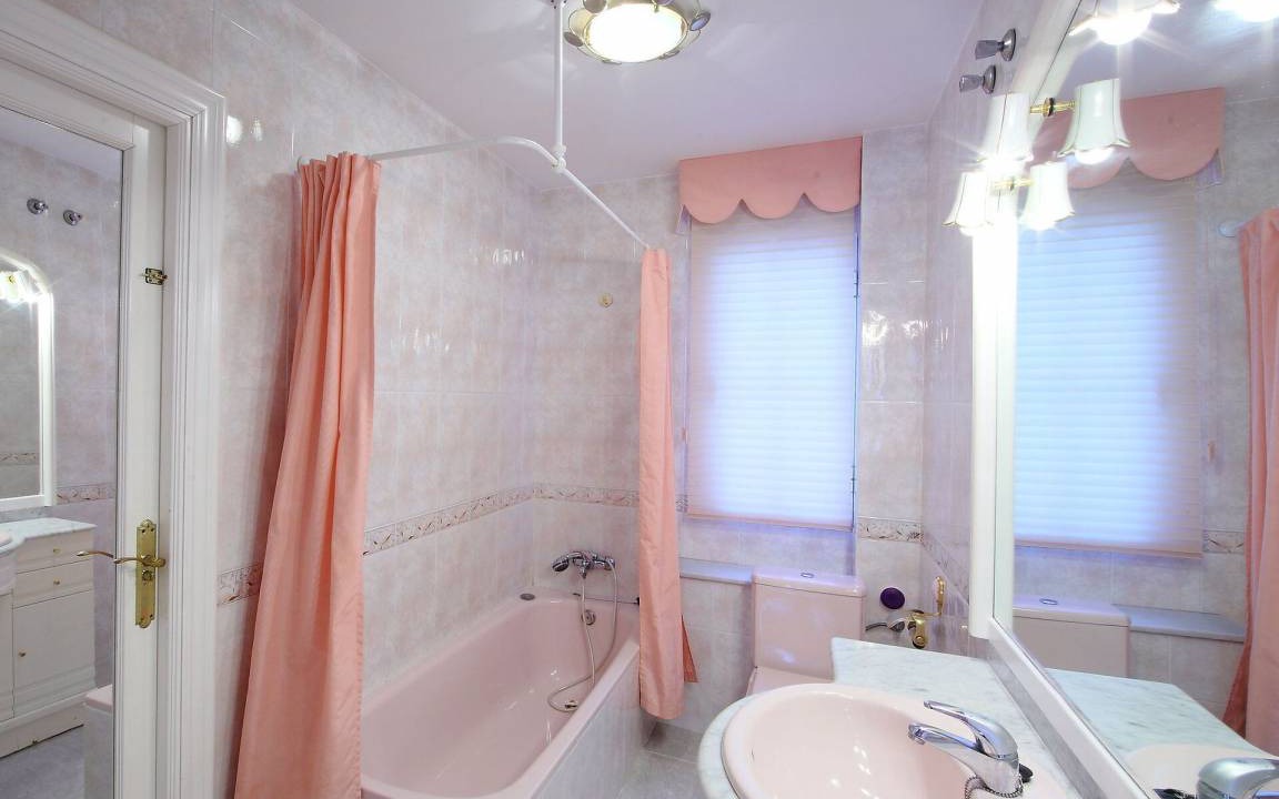 Photo of Bathroom in Velilla-Taramay