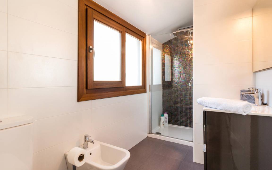 Photo of Bathroom in Central District