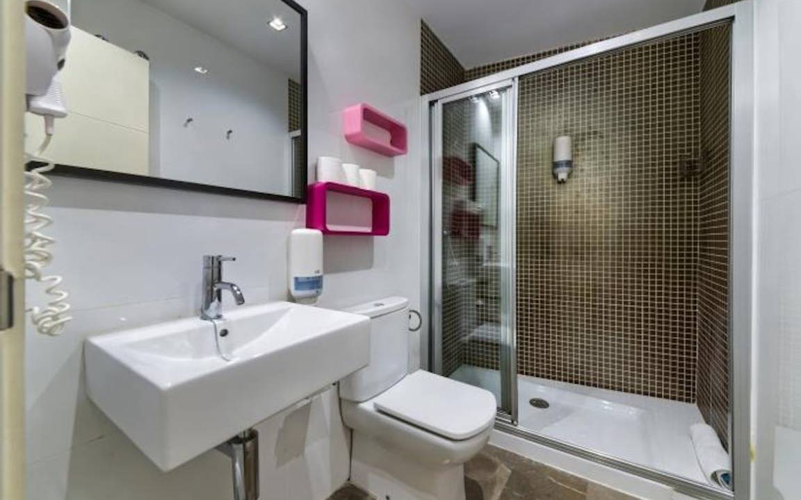 Photo of Bathroom in Central District